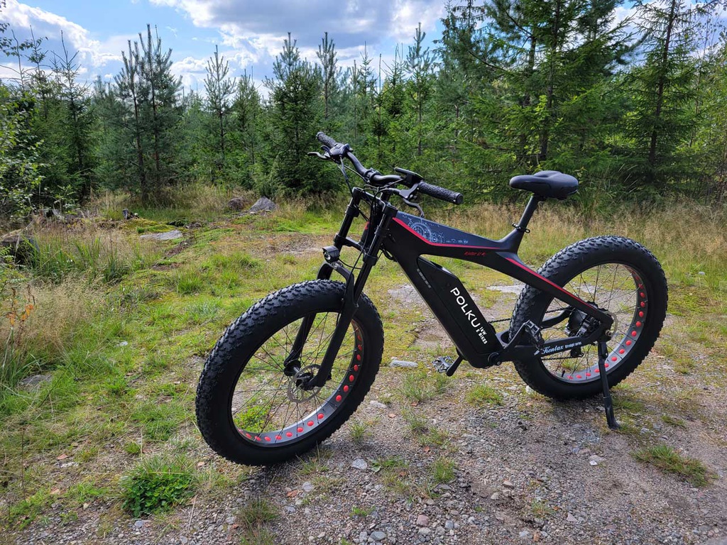 POLKU 1kW e-fatbike - etujousto ja hiilikuiturunko